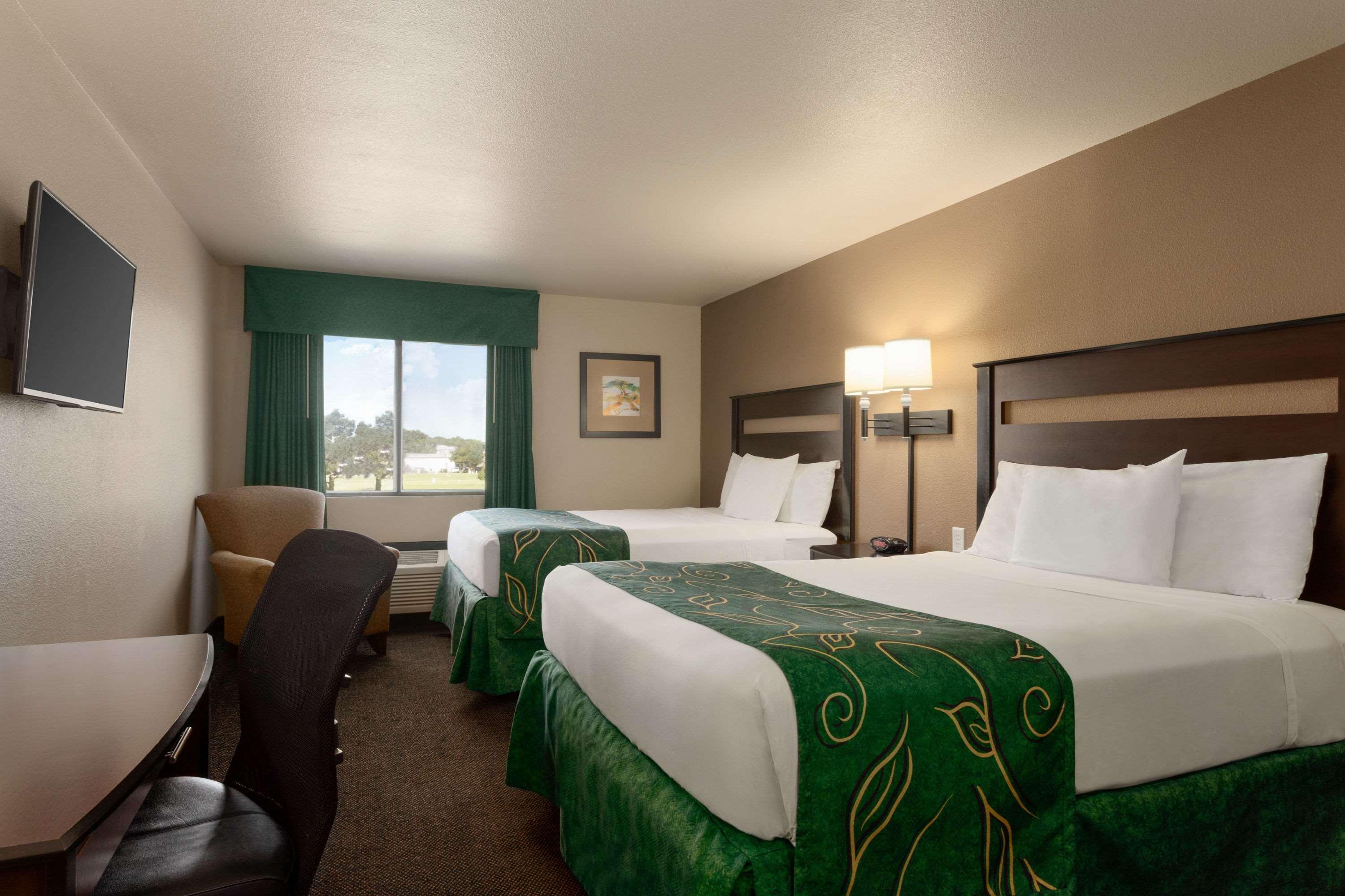 Hotel Baymont By Wyndham Wellington Esterno foto