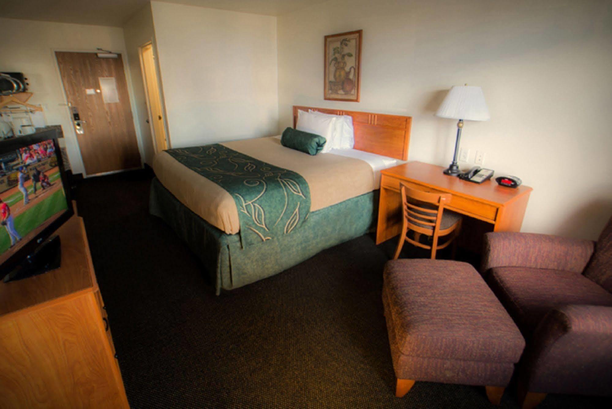 Hotel Baymont By Wyndham Wellington Esterno foto