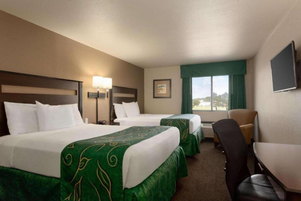 Hotel Baymont By Wyndham Wellington Esterno foto